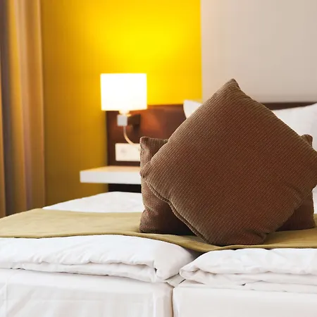 Weinhotel Kaisergarten 호텔