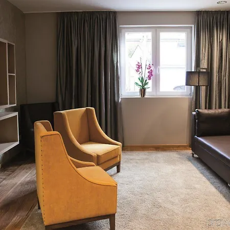 Weinhotel Kaisergarten 호텔 4*