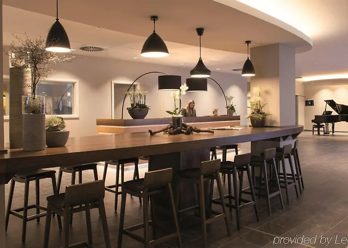 Weinhotel Kaisergarten 4* 알자이